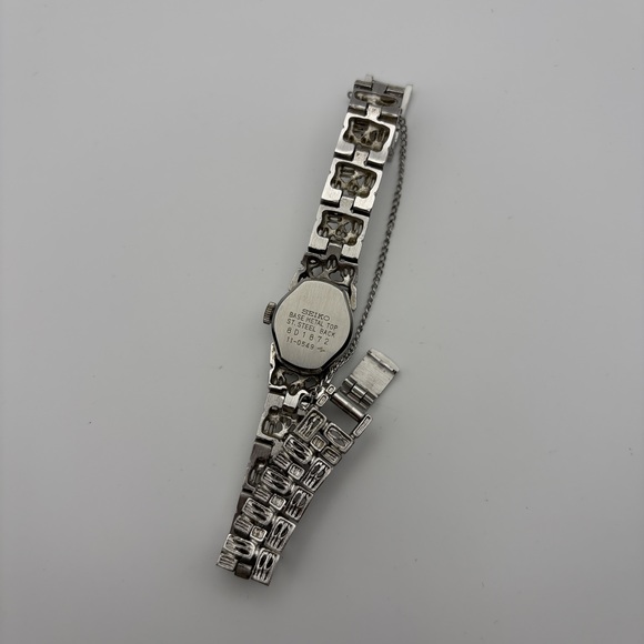 Vintage working 1977 Seiko Ladies Watch 11-0549 Silver Tone Hand-Wind Mechanical
